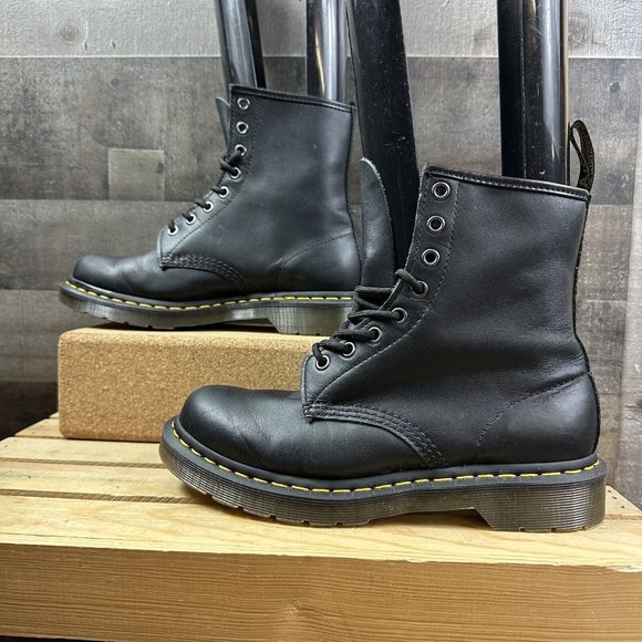 Dr. Martens Shoes - Dr. Martens 11821 Ankle Boots Womens 8 Black Leather Slip Resistant